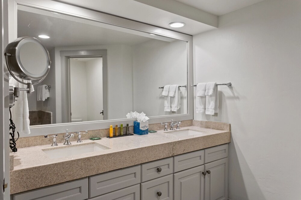 Trail's End Lodge at Deer Valley Resort - Two Bedroom Residence with Den and Spa #102 2 Condo