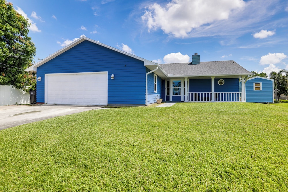 6 Mi to St Lucie River: Family Home w/ Patio!