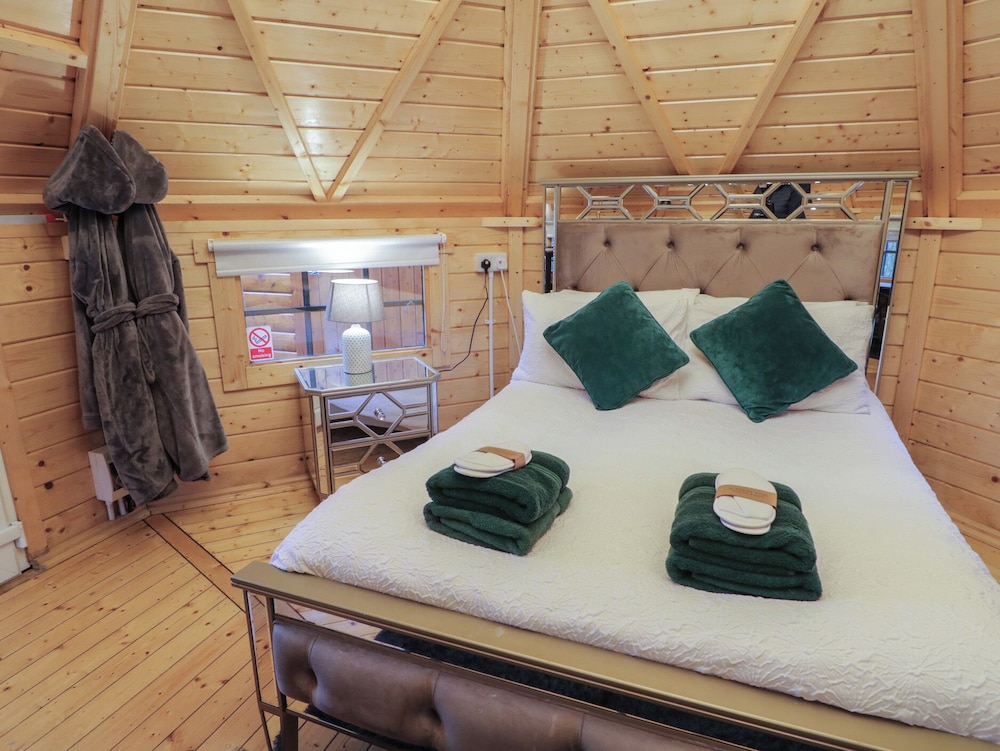 Hexagon Hut - Dec Update