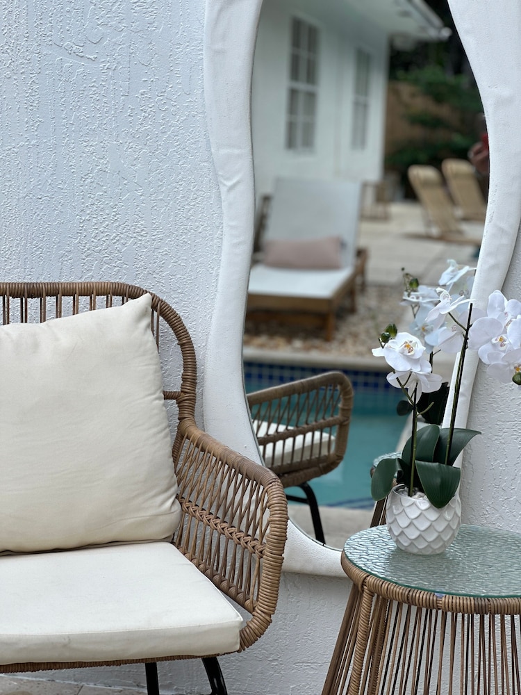 Islands Inn on the Drive - Sunshine 2BD Suite - A0