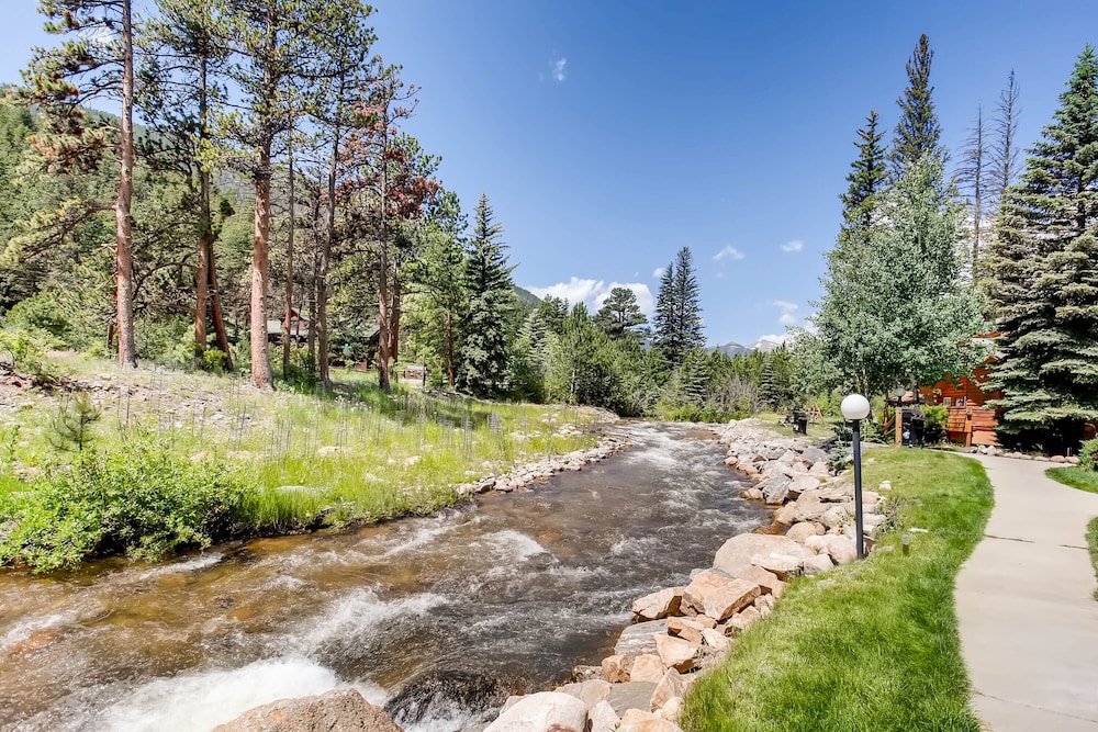 Estes Park Condos - Property Image 4