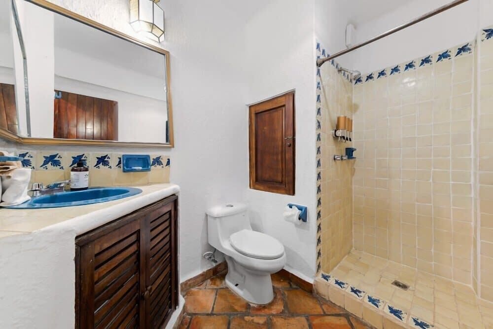 Ocean View 2Br Condo-balcony-beach-pool 710