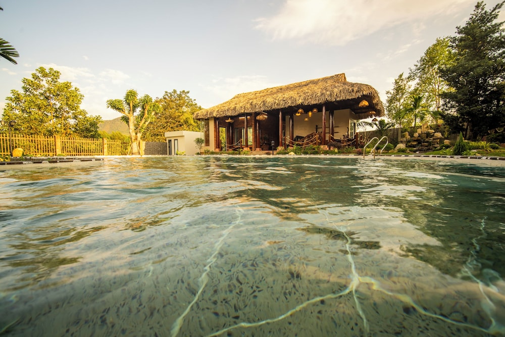 Lá Retreat