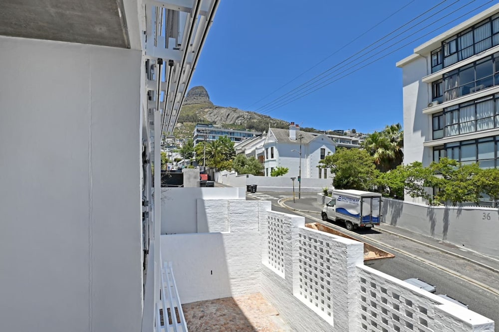 Modern 2-bed Bantry Bay 100m to Beach Ocean Bliss
