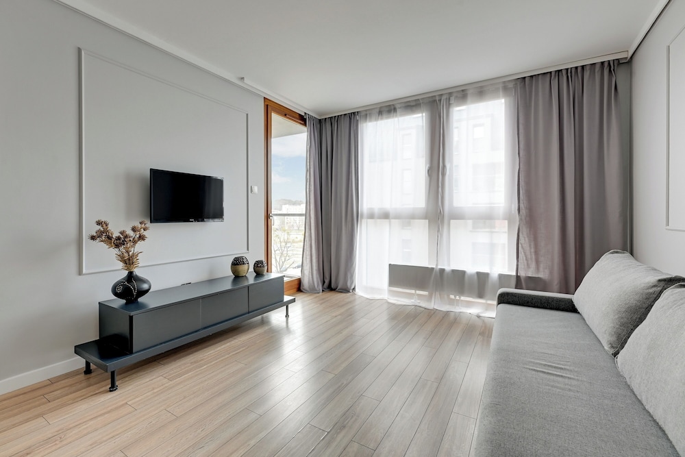 Aura - Riverside & Parking by Downtown Apartments