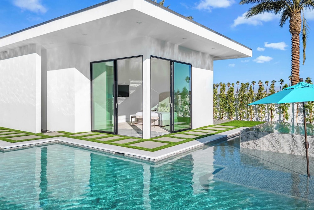 Exclusive Indio Villa Pool, Hot Tub, Putting Green Sleeps 18 Bravo #6