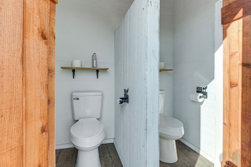 Farm Animals On-site: Needville Ranch Getaway!