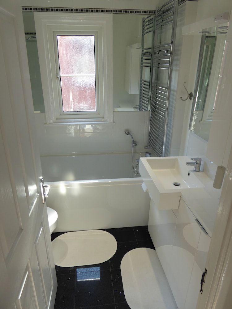 Sunninghill Apartment