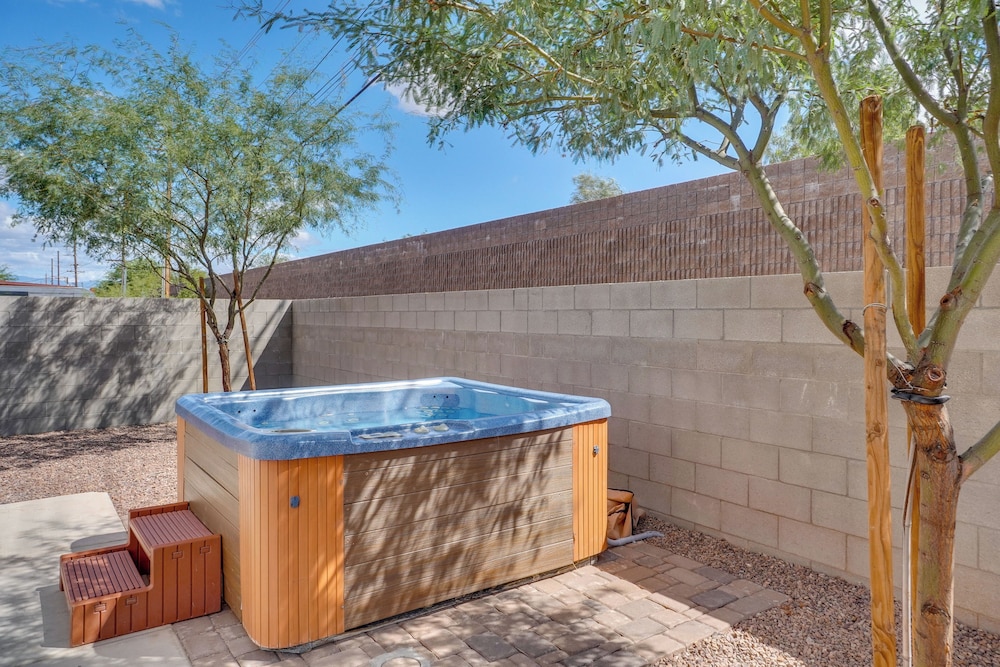 Patio & Shared Hot Tub: Tucson Fourplex Townhome!
