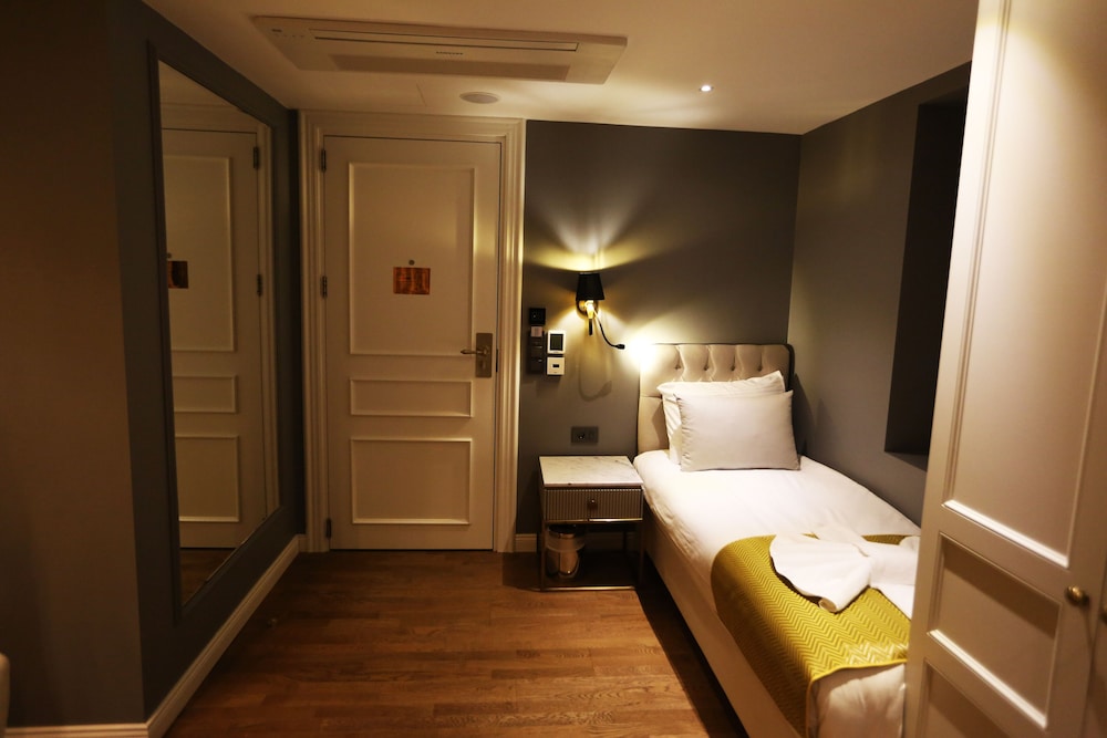 Royal Tophane - Image 25