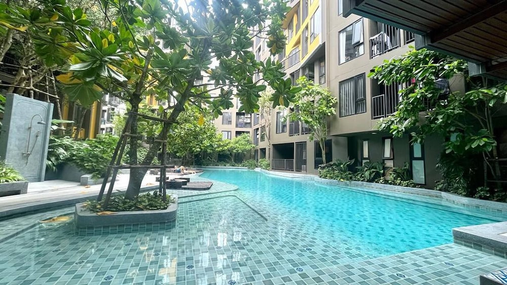 The Base - New Studio Great Location, Shared Pool