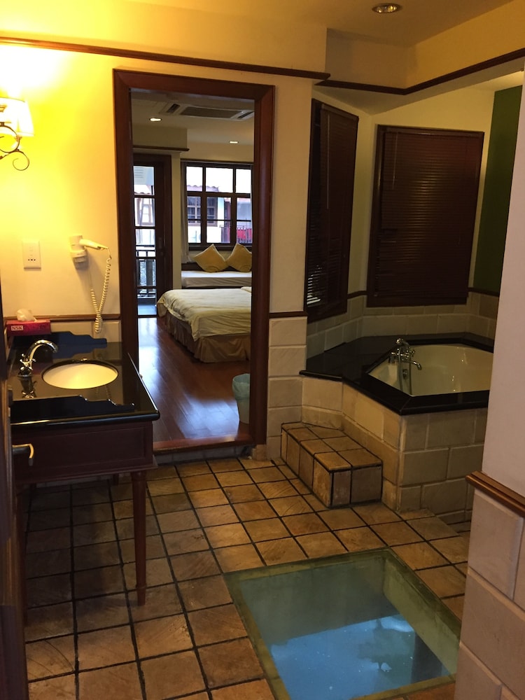 CMK & Private Water Chalet