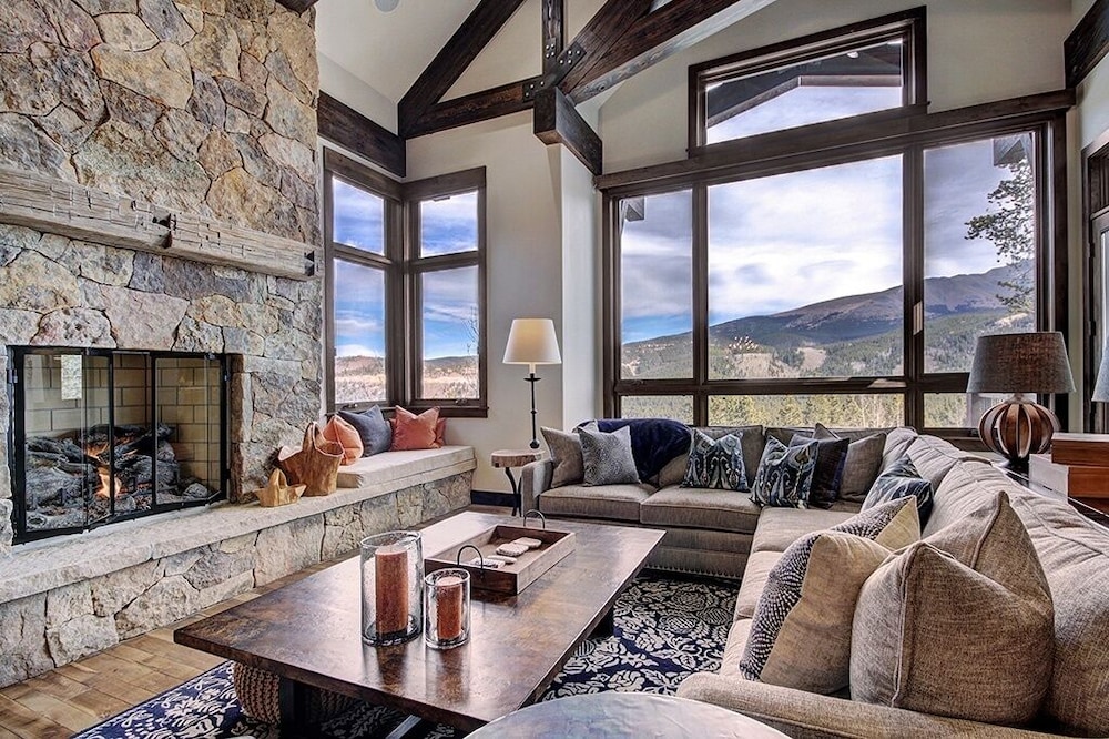 Hawk's Hideaway 6 Bedroom Home