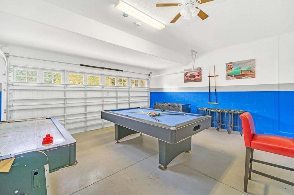 Incredible Pool Spa & Game Room Private Home! 6 Bedroom Villa