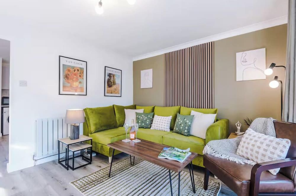 4 Eversley Park
