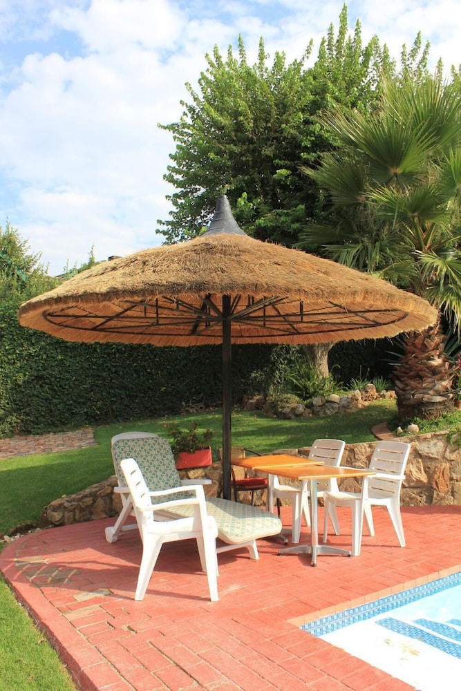 Mizizi House of Sandton Bed & Breakfast