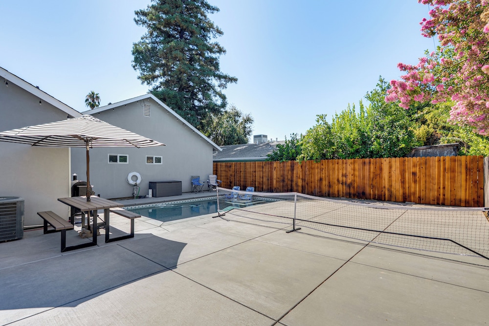 2 Mi to Dtwn: Home w/ Private Pool in Sacramento