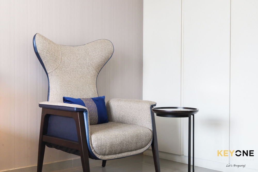 Majestine Stylish Studio with Canal View
