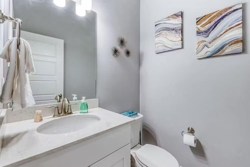 The Modern Villa - Pet Friendly 3 Bedroom Townhouse
