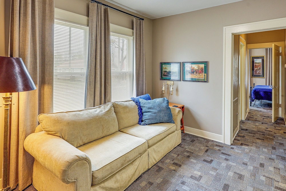 1 Mi to Dtwn! Convenient Texarkana Condo