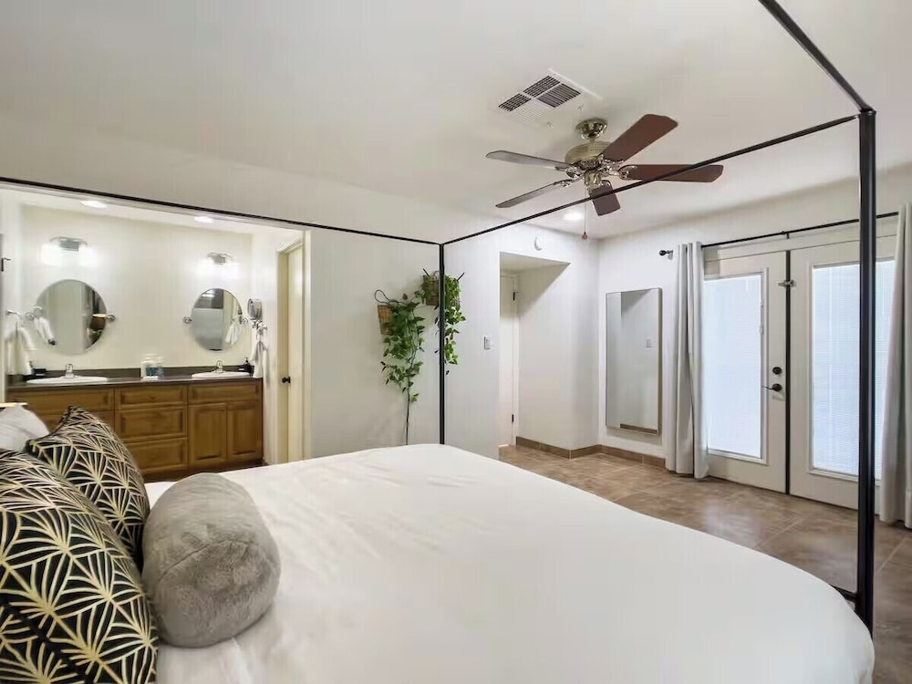 Chandler oasis with pool & hot tub