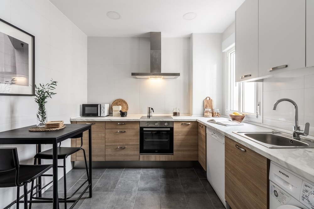 Zambrano - 4 Bedrooms and Office in Trafalgar