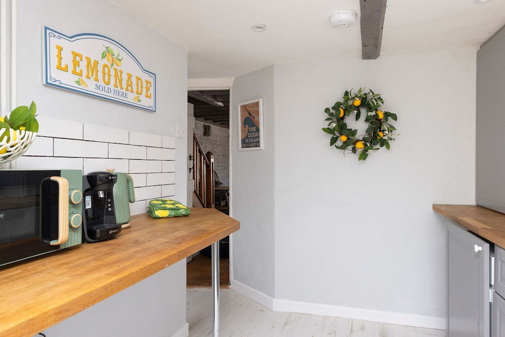Cosy Character Cottage by the Sea