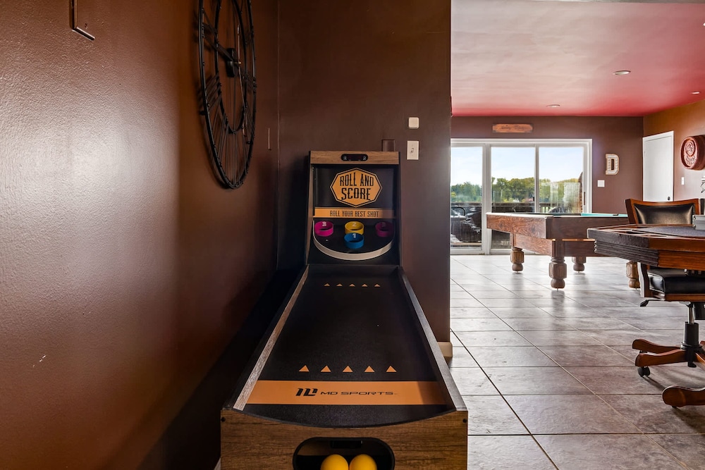Renovated River Home Hot Tub Sauna Game Room
