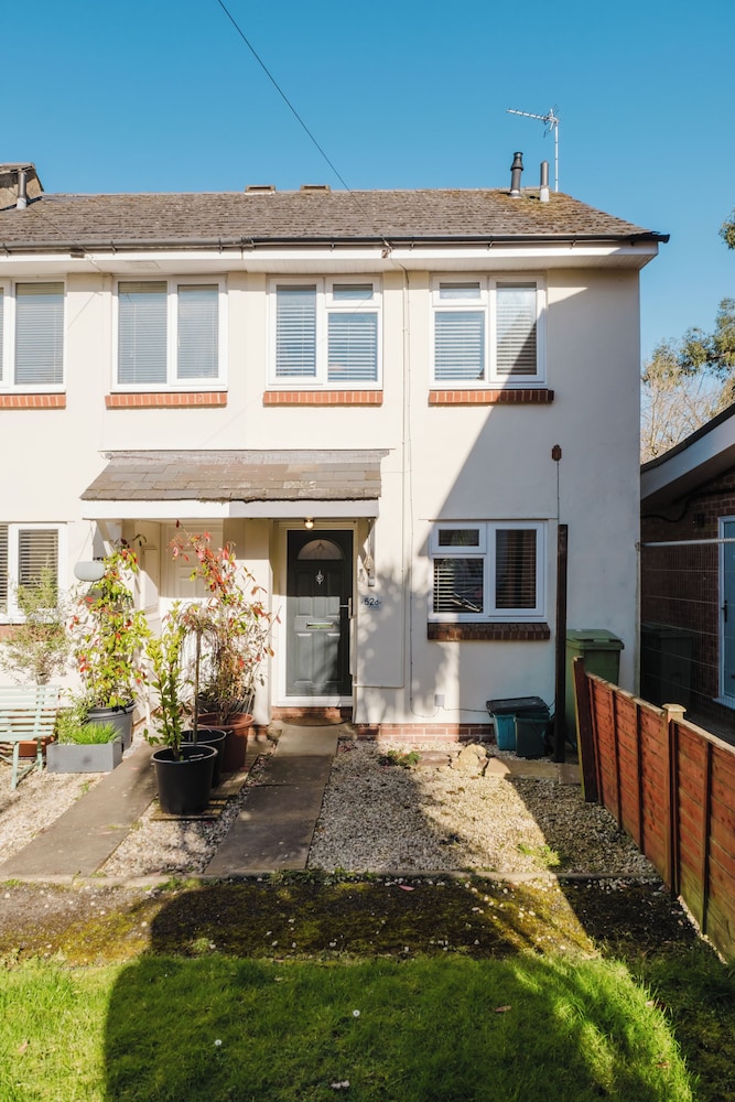 Corner House - Bright 2BD in Cheltenham