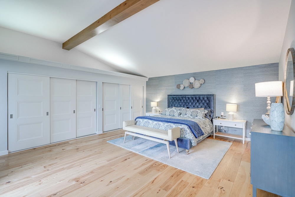 Swim, Golf & Relax: Luxe Townhome in Aptos