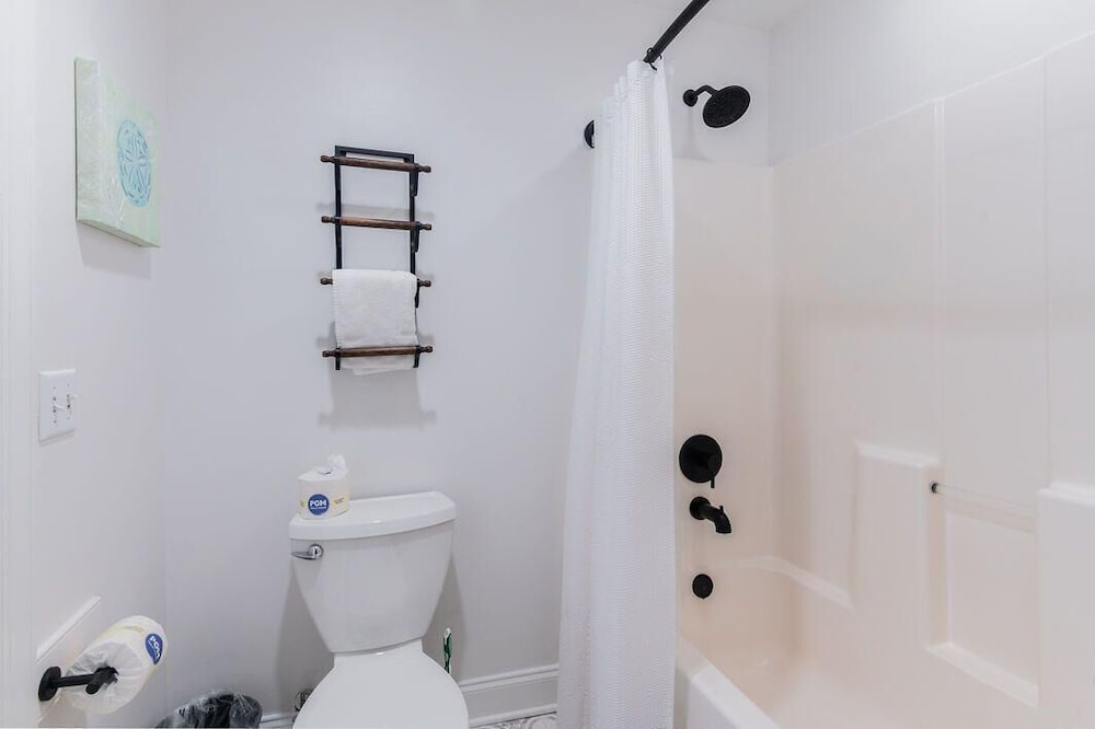 Pearl of the Promenade - Old Town Bluffton, SC 2 Bed Townhome in Prime Location