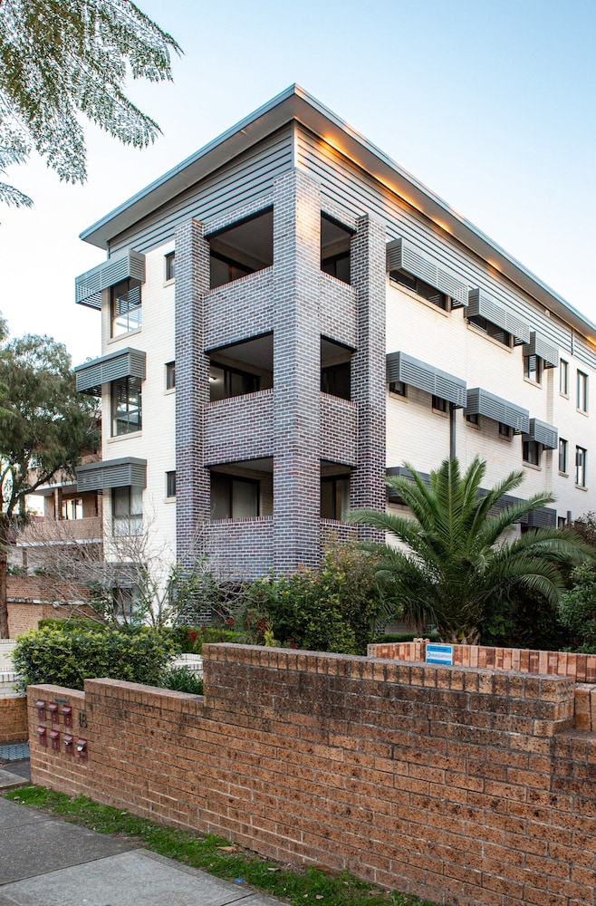 Spacious Two-bedroom Apartment Near Hospital