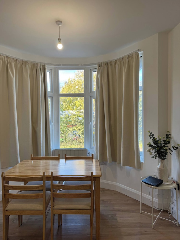 Charming Wallington Apartment With Hot Tub