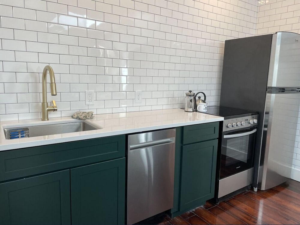 Cottage Street Downtown New Apartment