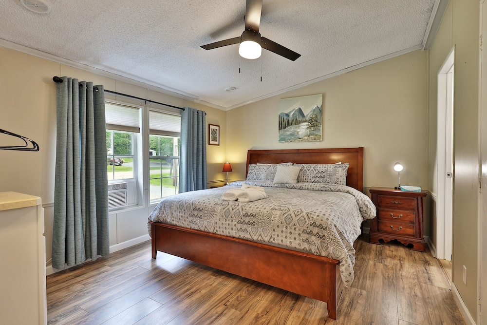 Lake Bomoseen Bungalow 3 Bedroom Home view 5