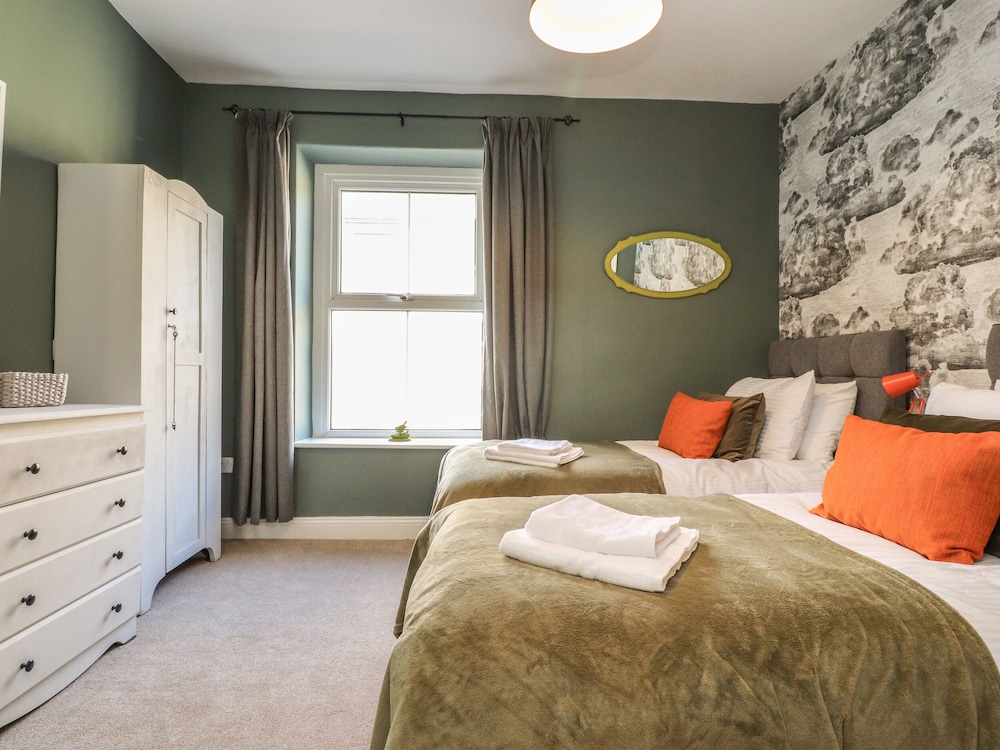 Castlewood Cottage