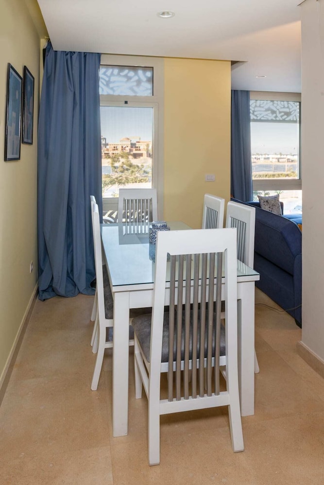 Xuru Stays I Sparky & Summery 2 BDR @ Mangroovy Free Beach & Pool Access