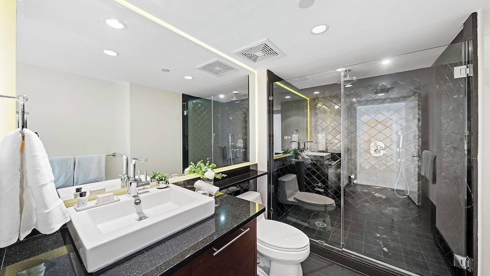 Luxury Vacation Rentals at The Setai by LRMB