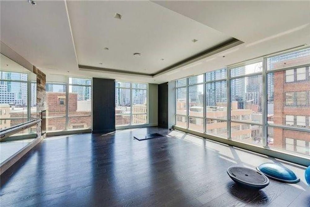 Luxury 2 BD + 2 WC in the heart of Entertainment District - Image 3