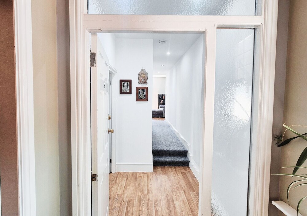 Stylish & Modern 2BR Flat