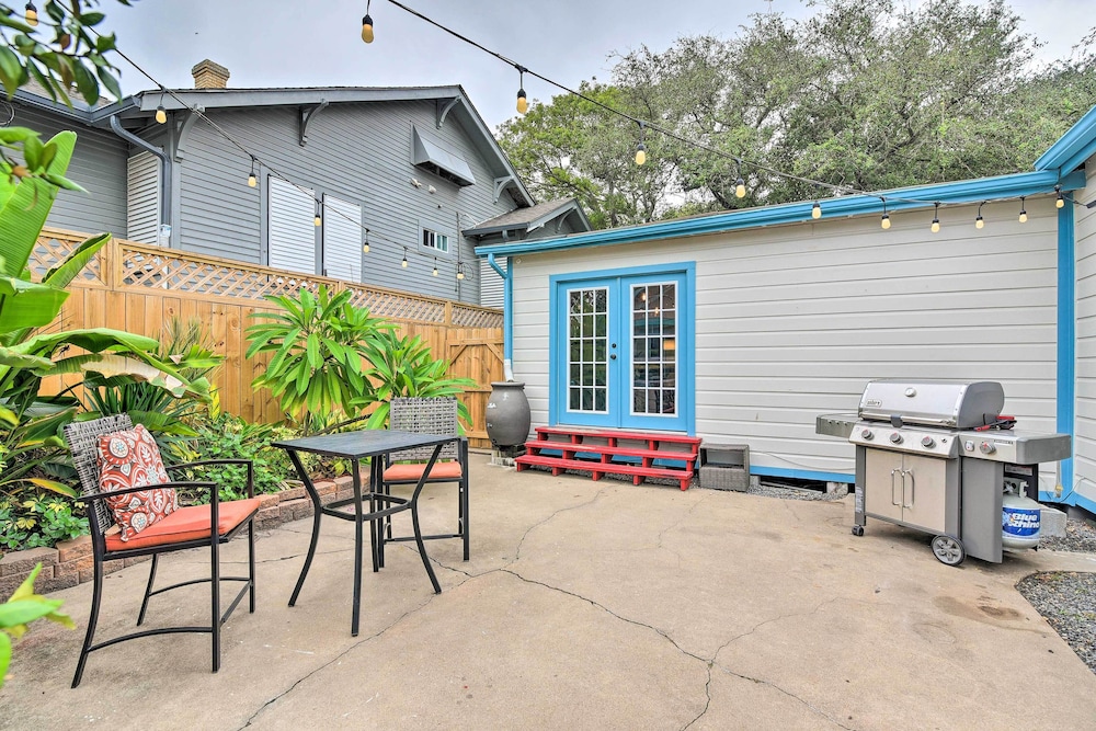 Galveston Group Getaway w/ Private Yard + Fire Pit