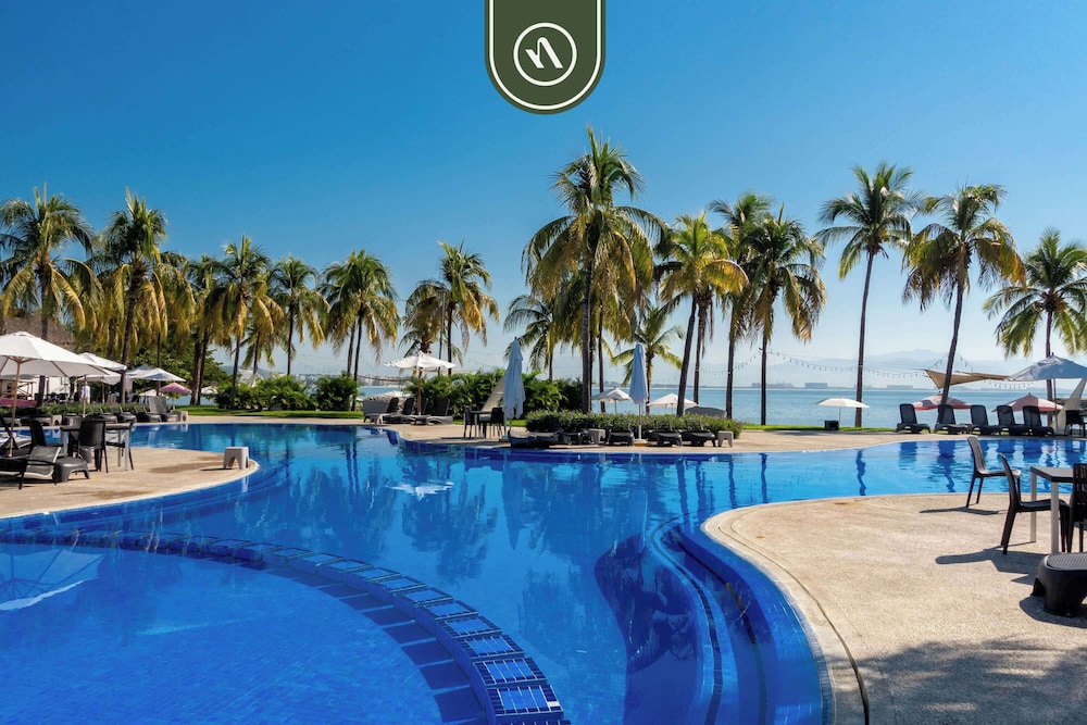 Oceanfront 3BR Condo With Beach Club - Pool