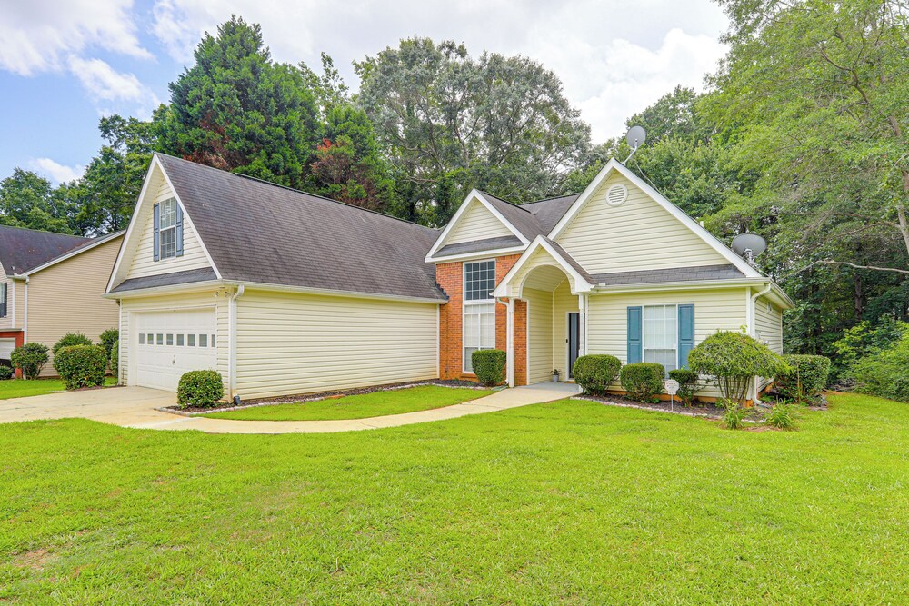 7 Mi to Dtwn Covington: Bright Home w/ Deck & Yard