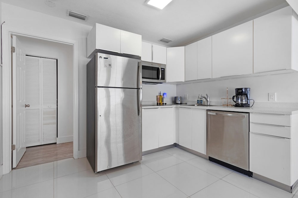 7BD Downtown Oasis Pool