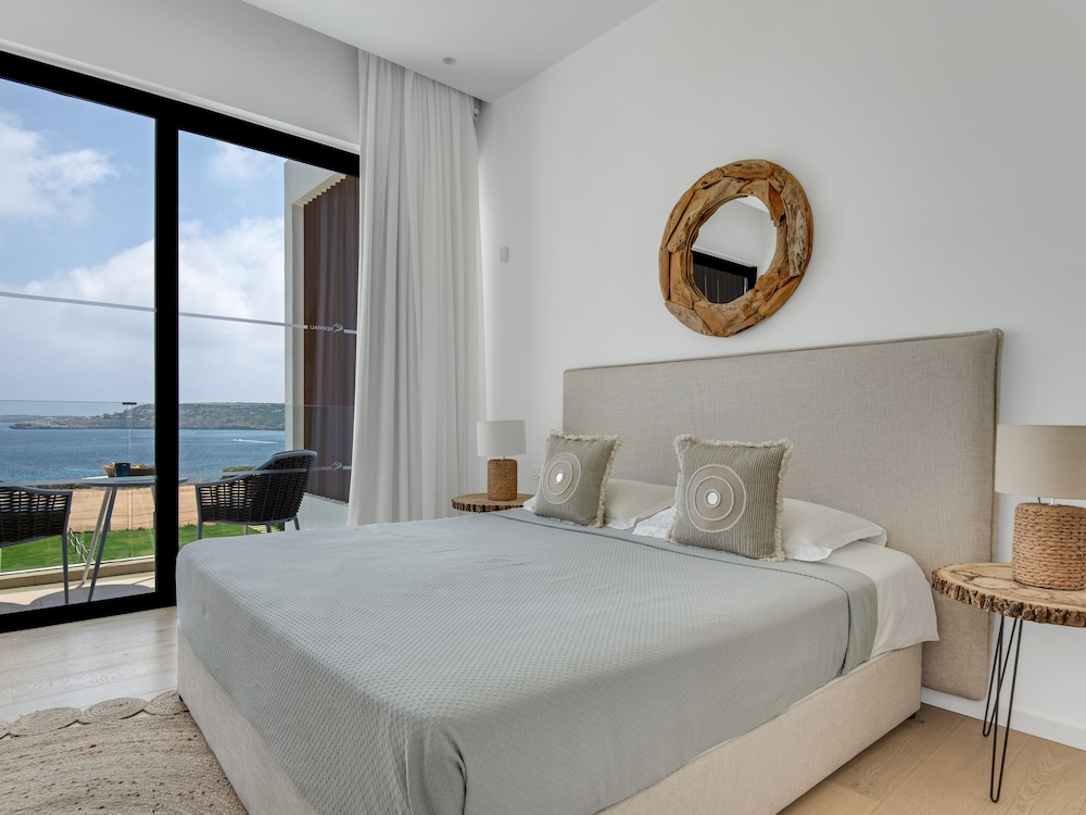Sanders Konnos Bay Aphrodite - Exquisite 6-bedroom Villa On the Beach Front
