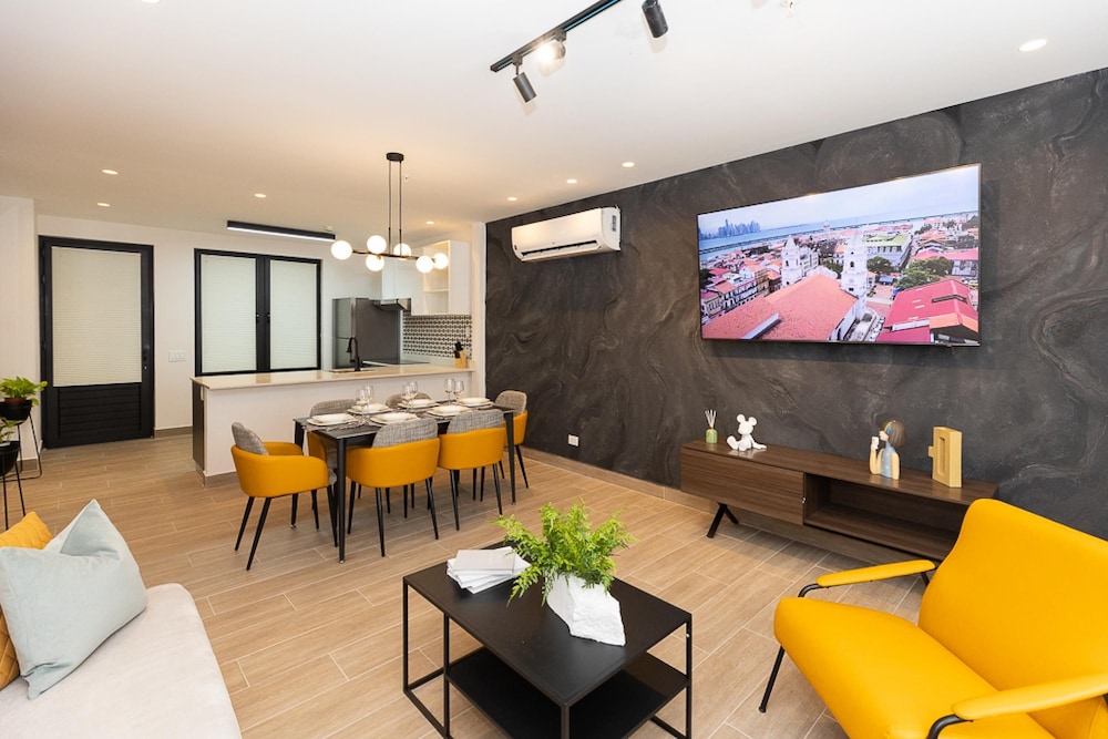 The Danian Condo by Acomodo Casco Viejo