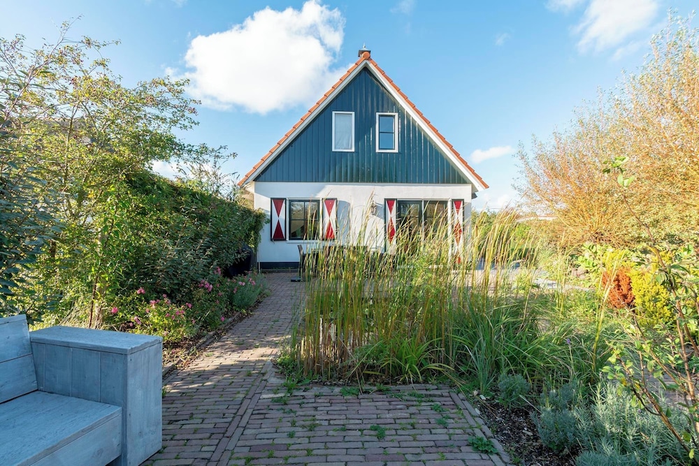 Stylish Villa With Garden