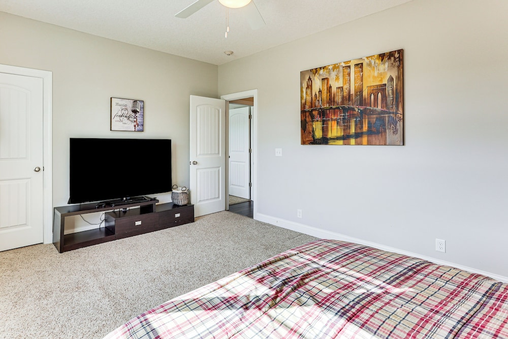 3 Mi to Pier Village: Dog-friendly St Simons Home!