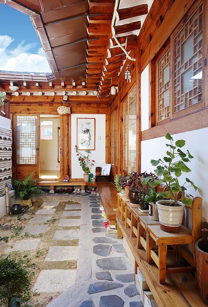 Inwoo House