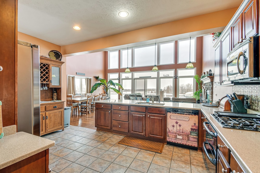 The Gathering Place: Rushville Home w/ Hot Tub